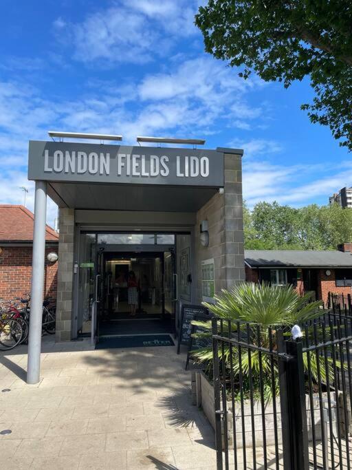 Cool Dalston Studio With Balcony And Gym Leilighet London Eksteriør bilde