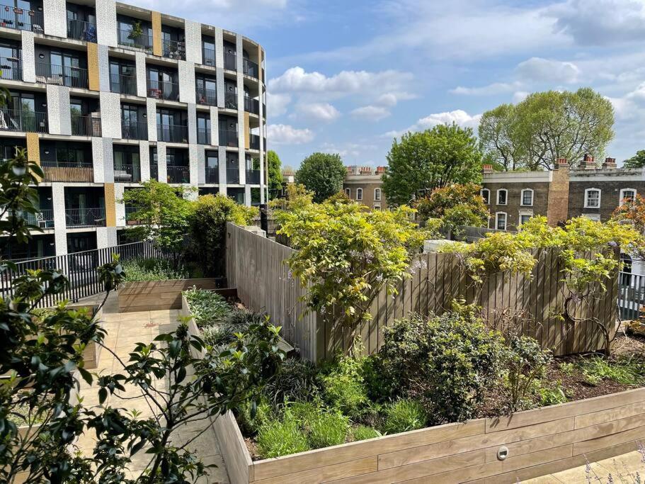 Cool Dalston Studio With Balcony And Gym Leilighet London Eksteriør bilde