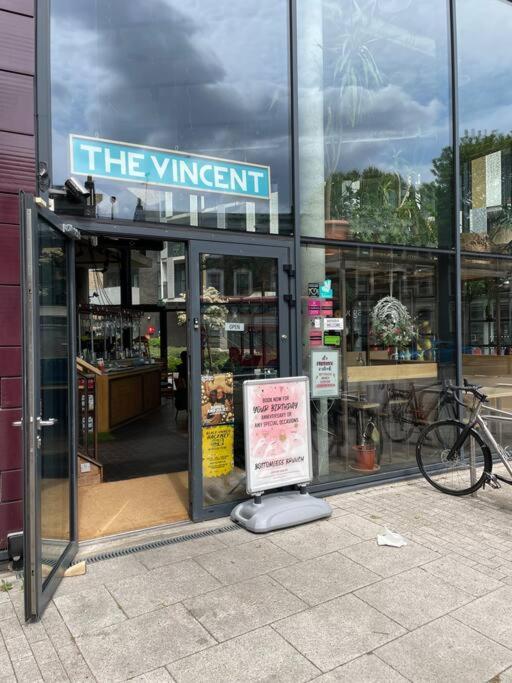 Cool Dalston Studio With Balcony And Gym Leilighet London Eksteriør bilde