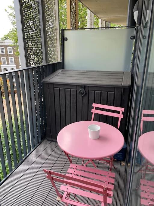 Cool Dalston Studio With Balcony And Gym Leilighet London Eksteriør bilde