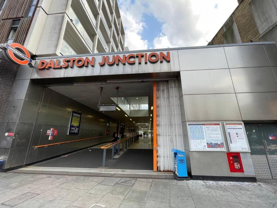 Cool Dalston Studio With Balcony And Gym Leilighet London Eksteriør bilde